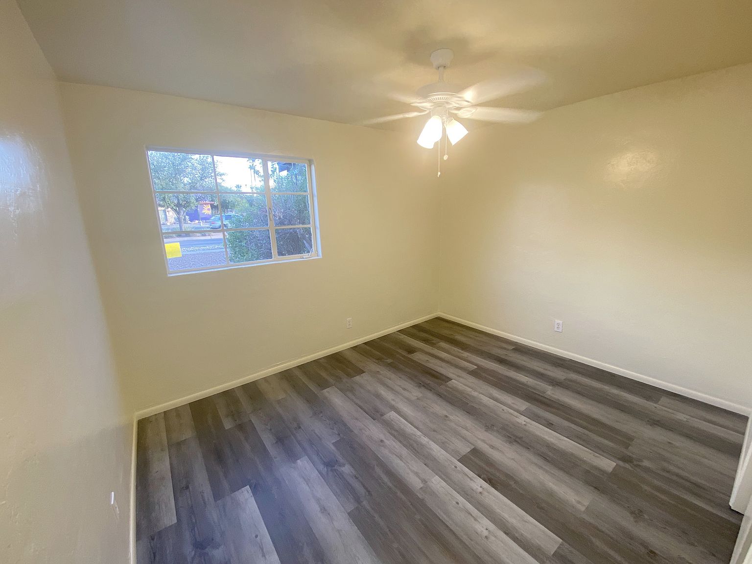 5609 E Pima St prior listing photo 8