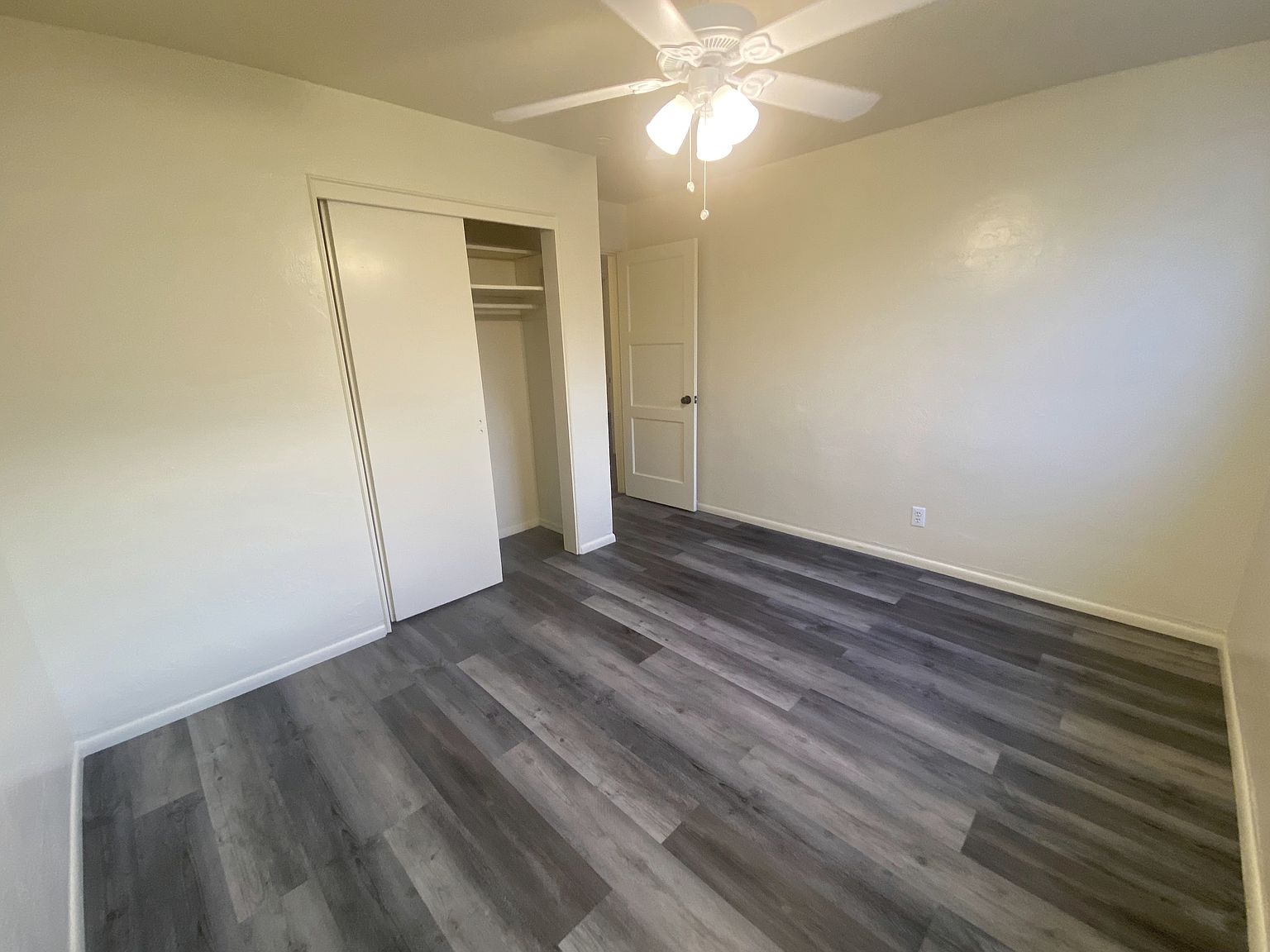 5609 E Pima St prior listing photo 9