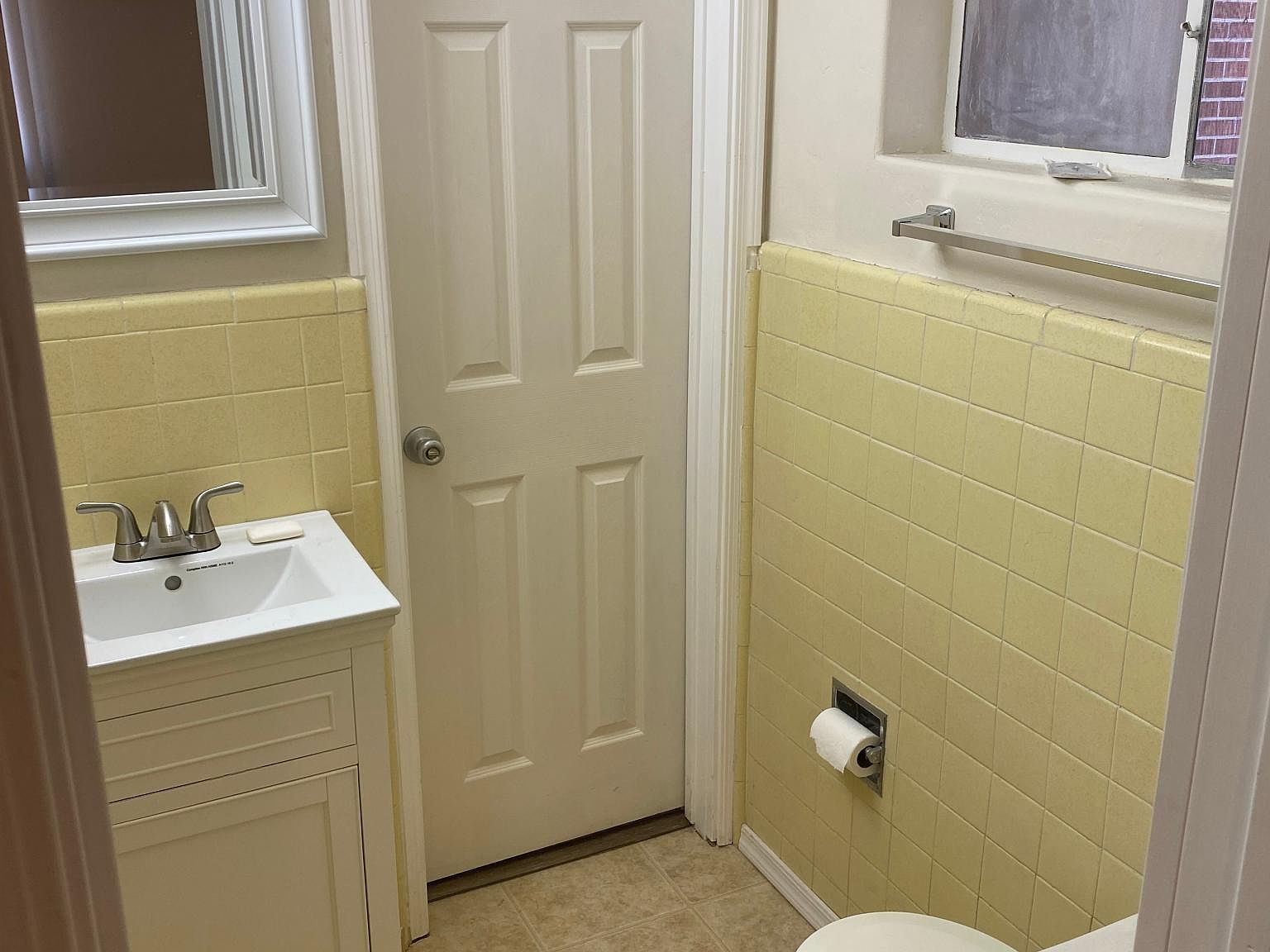 3601 E Seneca St prior listing photo 11