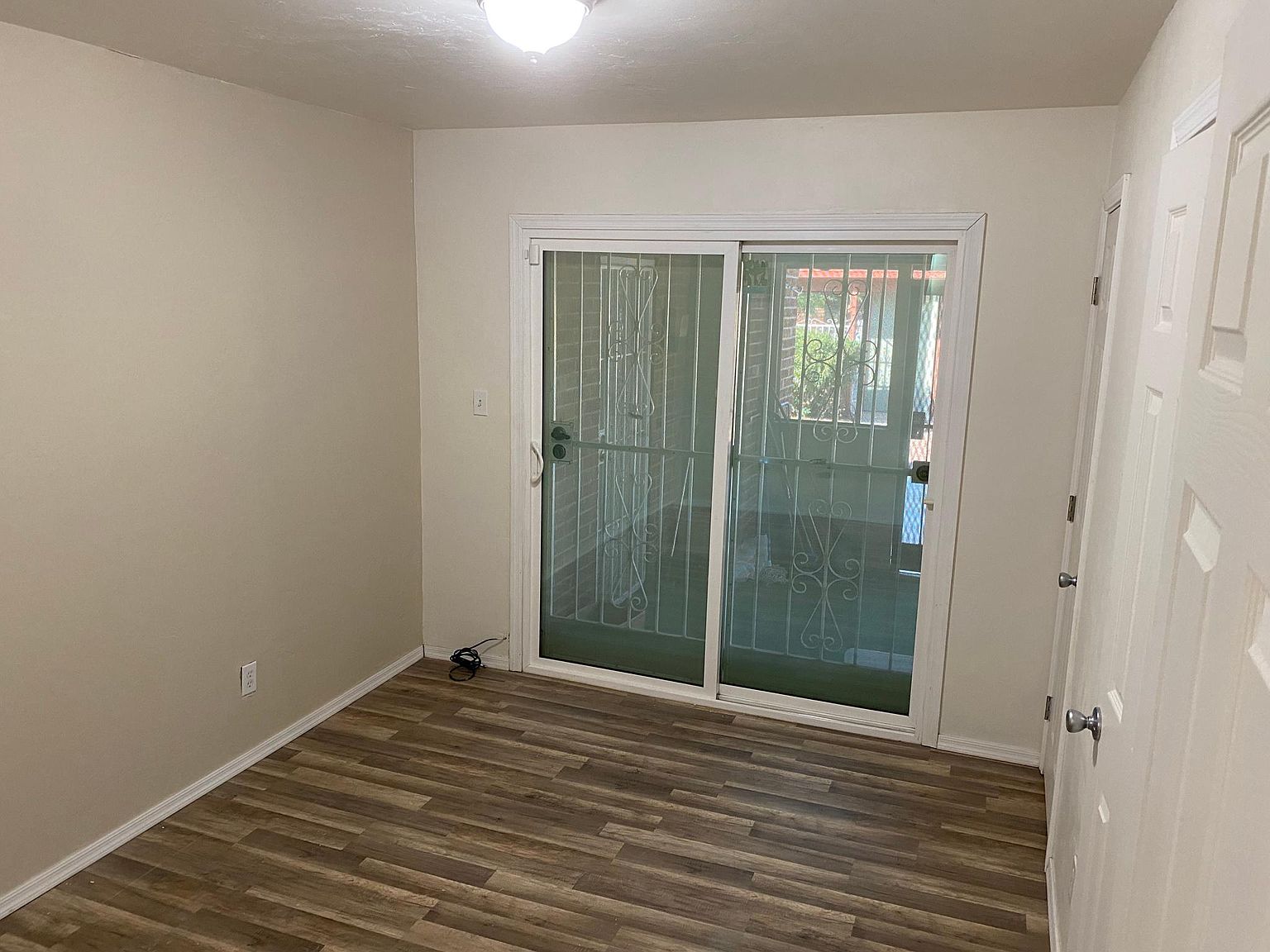 3601 E Seneca St prior listing photo 13